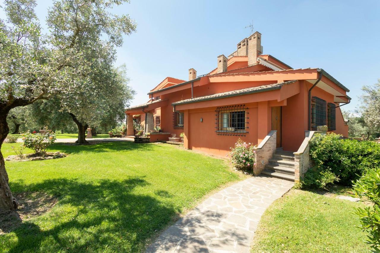 Villa In Via Della Marcigliana Casale Torre San Giovanni ภายนอก รูปภาพ