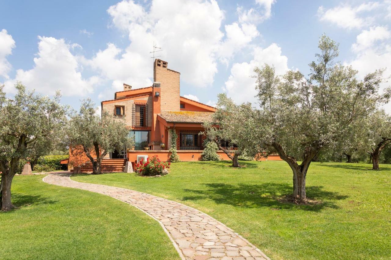 Villa In Via Della Marcigliana Casale Torre San Giovanni ภายนอก รูปภาพ